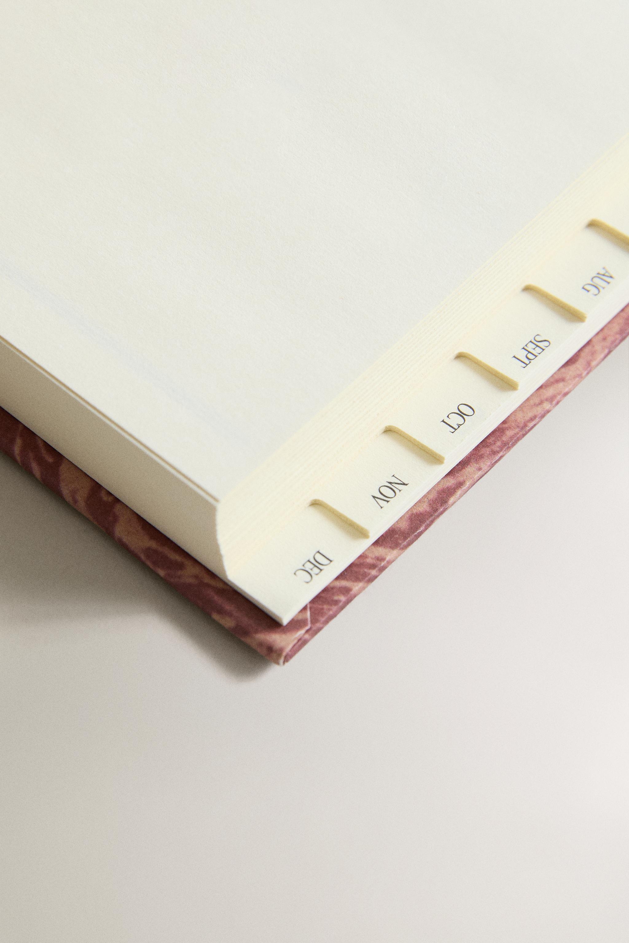 WEEKLY VIEW DAILY PLANNER — Red