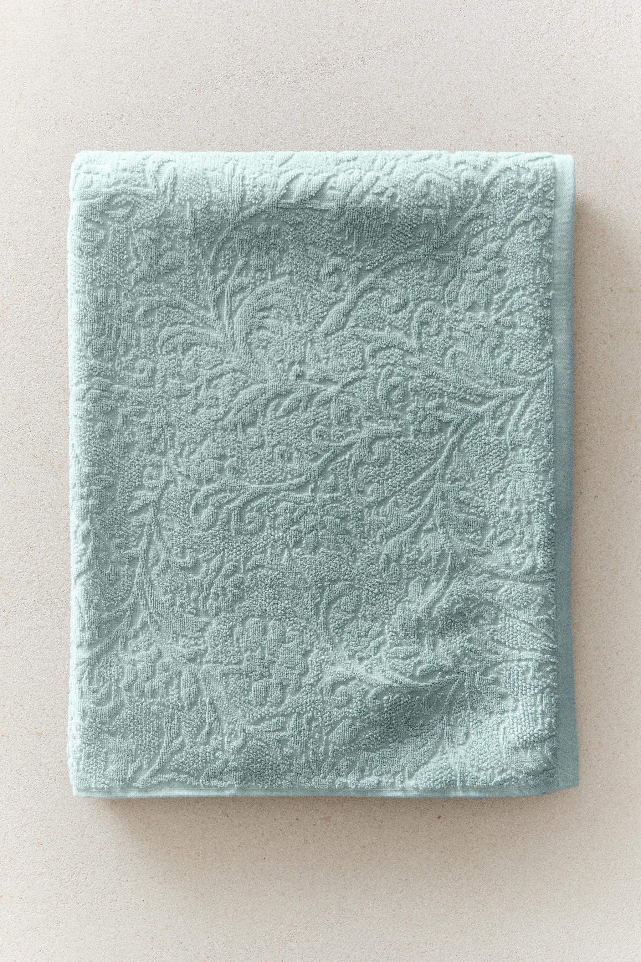 FLORAL JACQUARD BATH TOWEL — Sea green