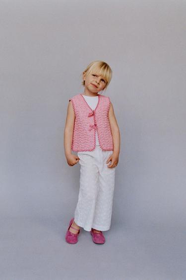 PREŠÍVANÁ VESTA S KVETINOVOU POTLAČOU - fuksia zn. Zara
