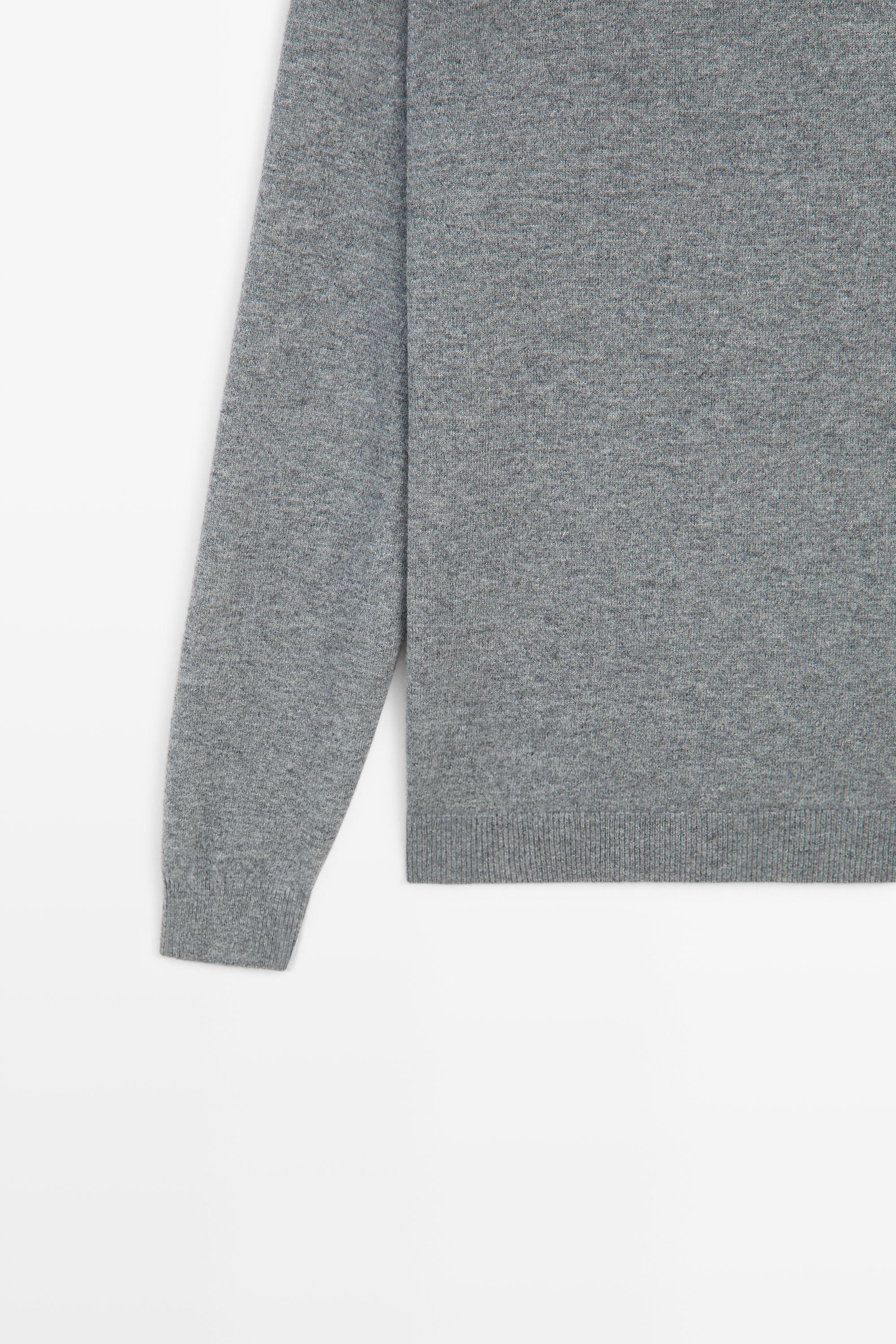 100% wool knit turtleneck sweater