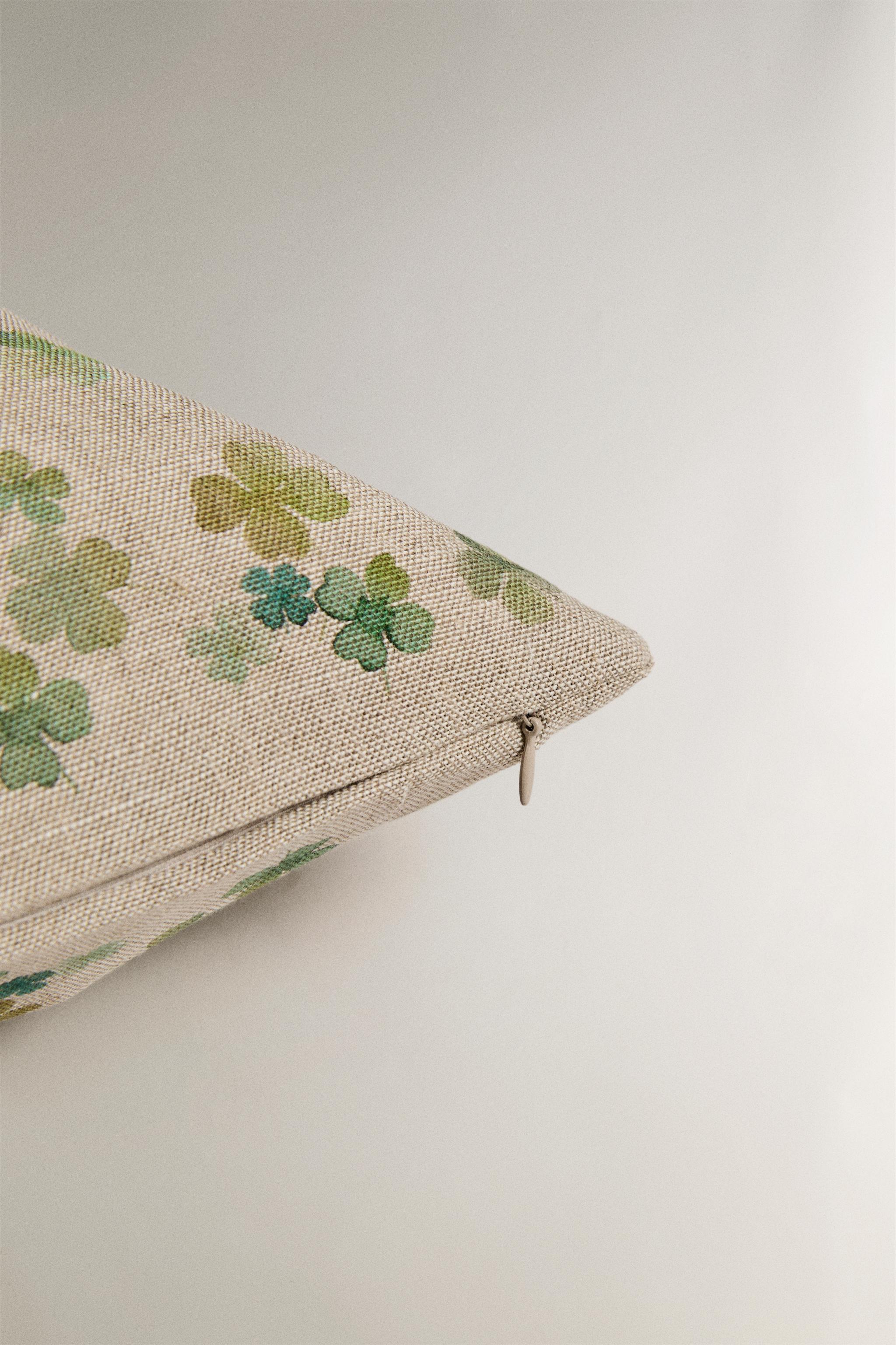 CLOVER THROW PILLOW COVER