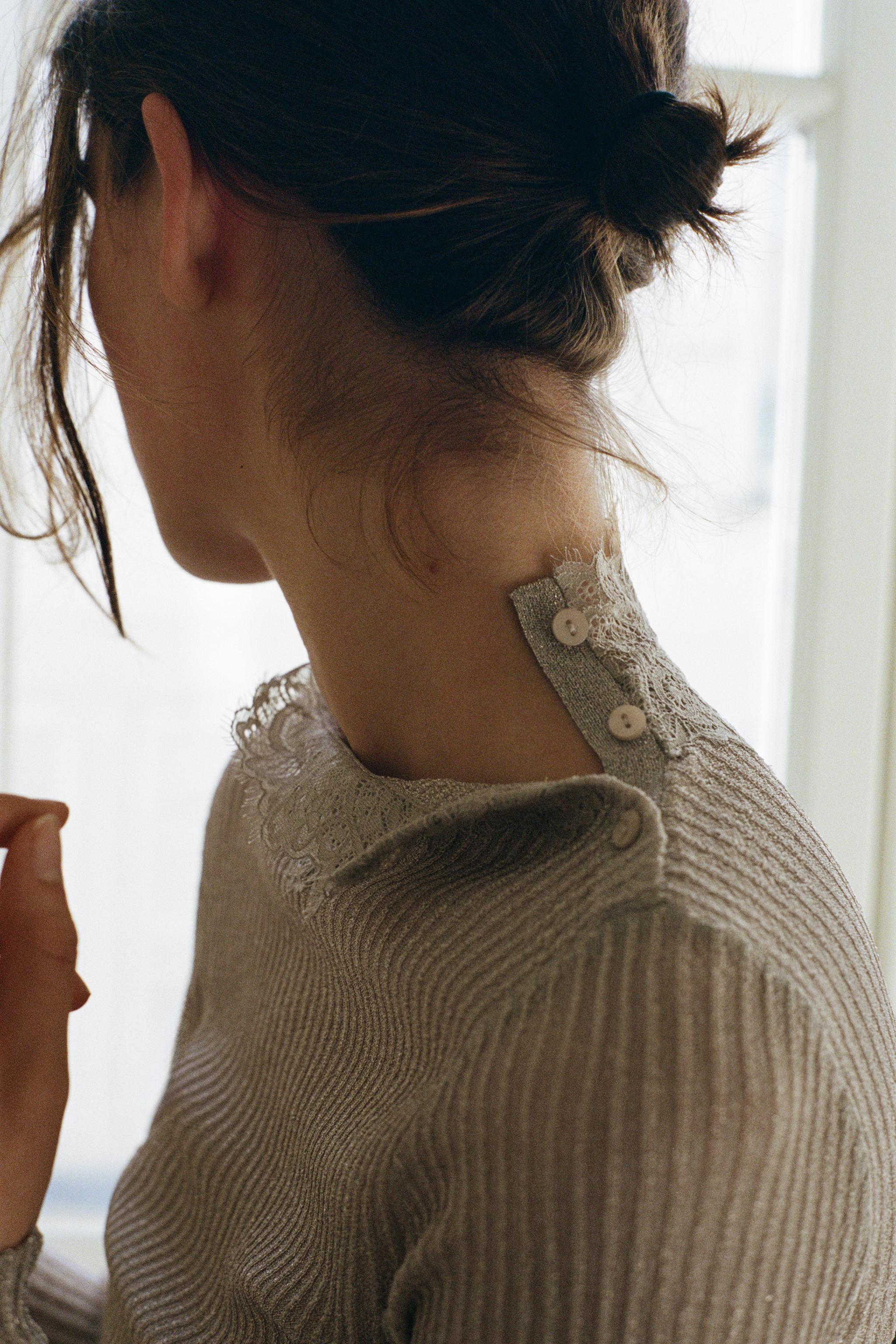 TOP EN MAILLE DENTELLE FIL MÉTALLISÉ