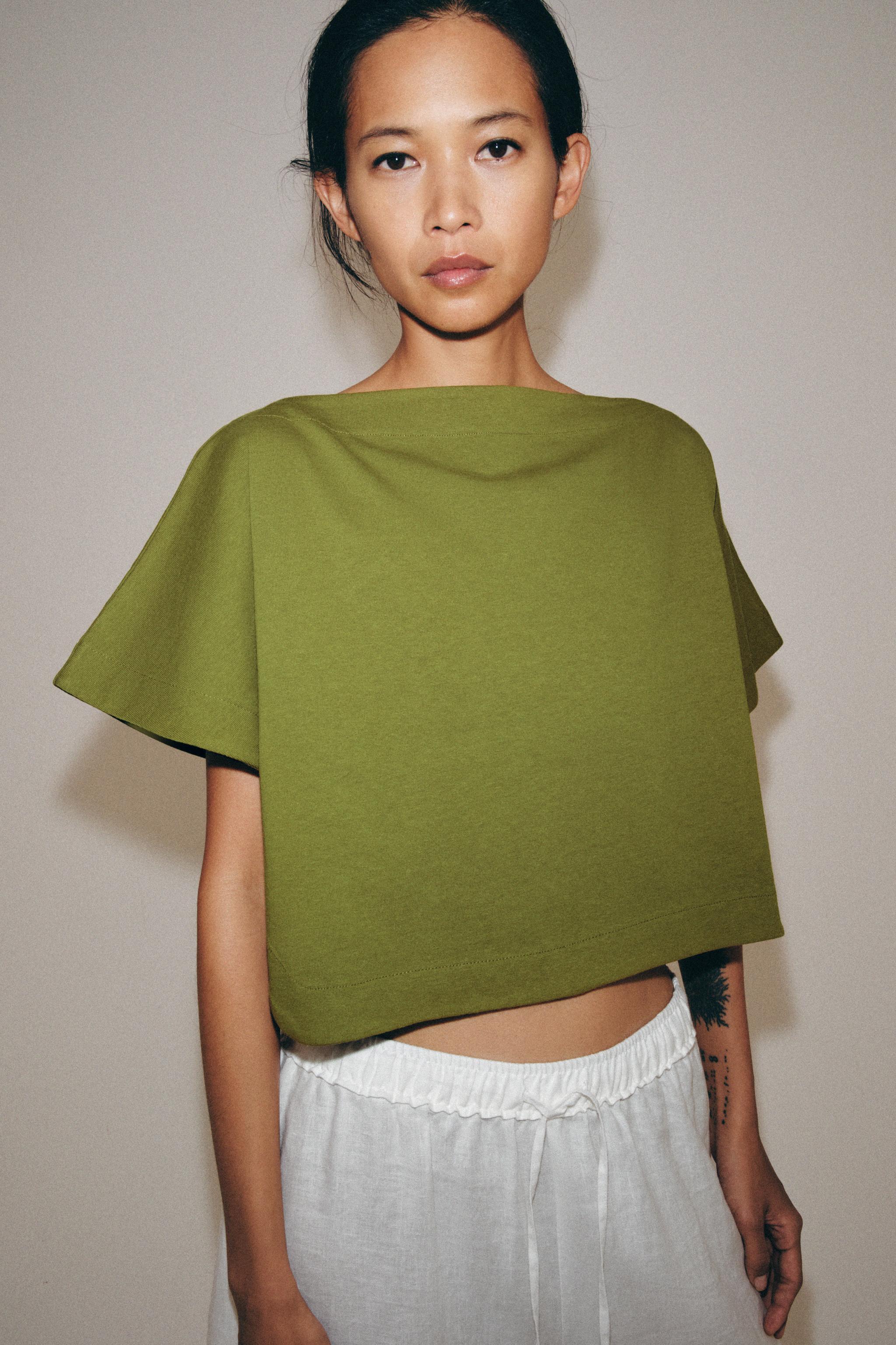 CAPE EFFECT CROP TOP