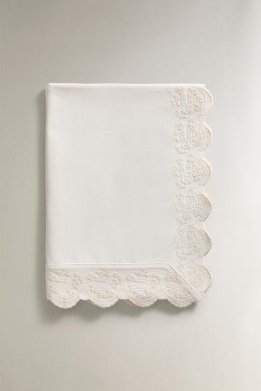 CHEMIN DE TABLE BRODÉ DENTELLE - Blanc de Zara - Image 4