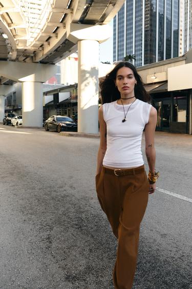 بنطلون بثنيات وحزام - تبغي by Zara