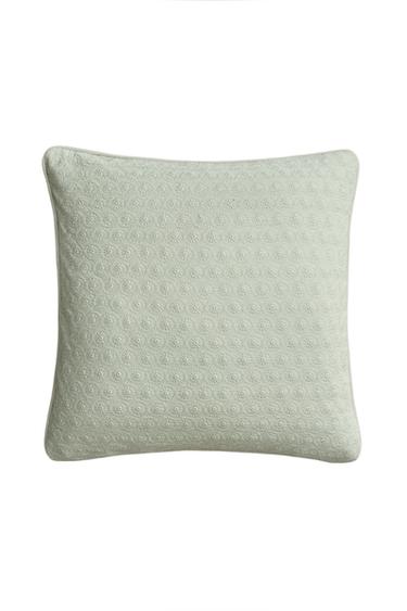 CUSHION COVER WITH FLORAL EMBROIDERY - أخضر باستيل الخاص بـ Zara