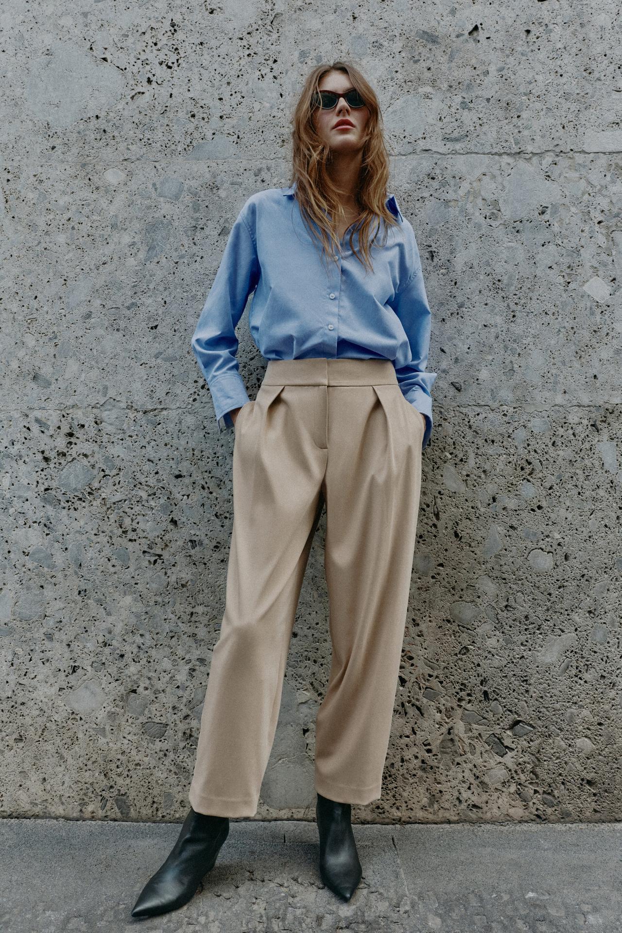 CARROT FIT PLEATED TROUSERS