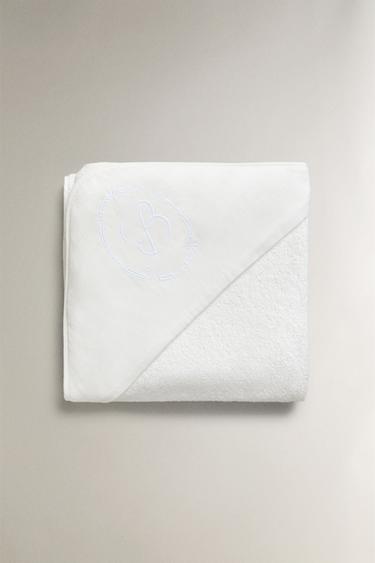 MUSLIN HOODED BABY TOWEL WITH LETTERS -  by Zara