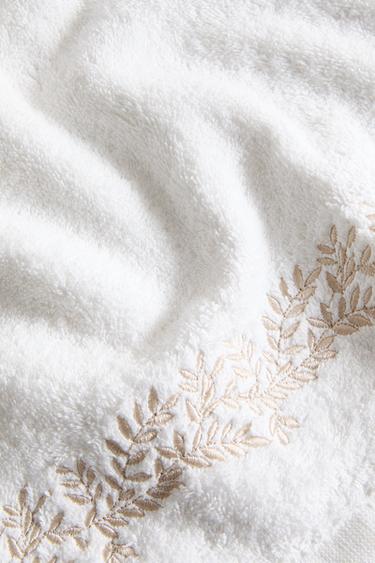 SERVIETTE DE BAIN BRODERIE VÉGÉTALE - Doré de Zara - Image 4