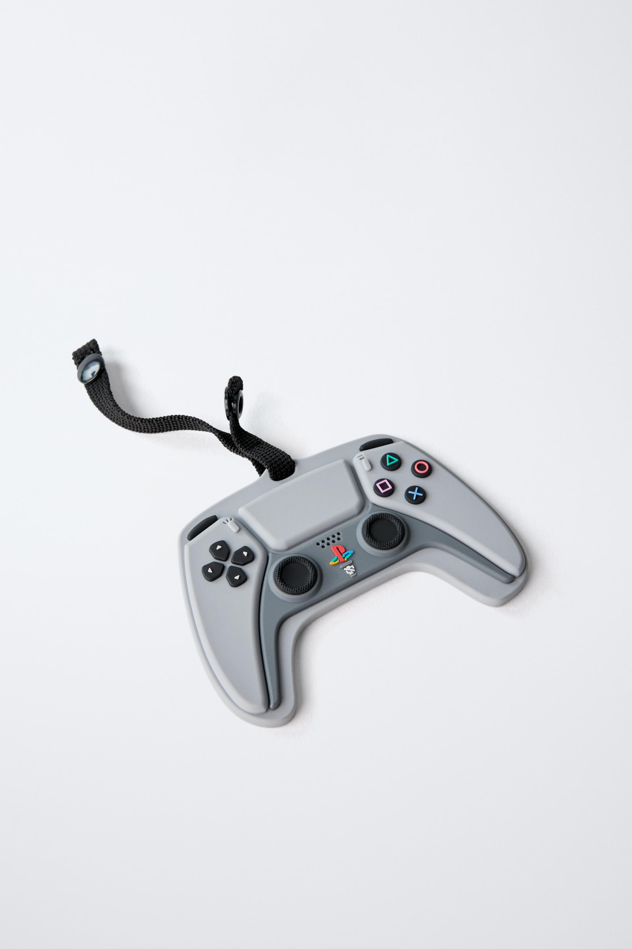 おまけ付き✳PlayStation 2＆3セット PLAYSTATION ™ 30TH ANNIVERSARY ID TAG - Gray | ZARA United