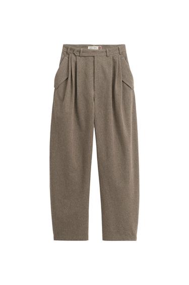 Front view of brown trousers with pleats and side pockets.