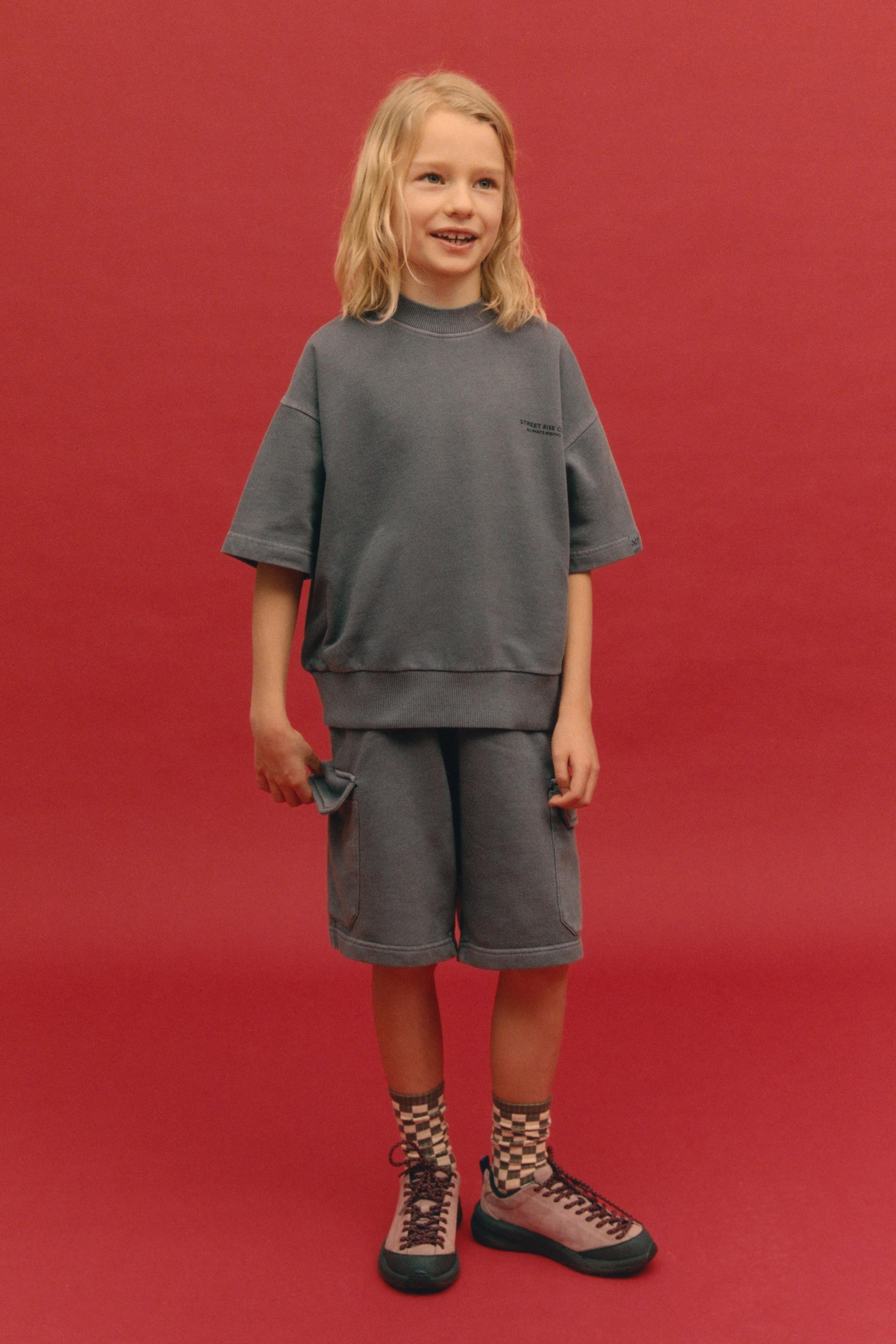 SHORT SLEEVE SWEATSHIRT AND CARGO BERMUDA SET