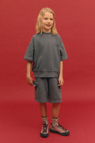 ENSEMBLE SWEAT-SHIRT À MANCHES COURTES ET SHORT CARGO - Gris anthracite de Zara