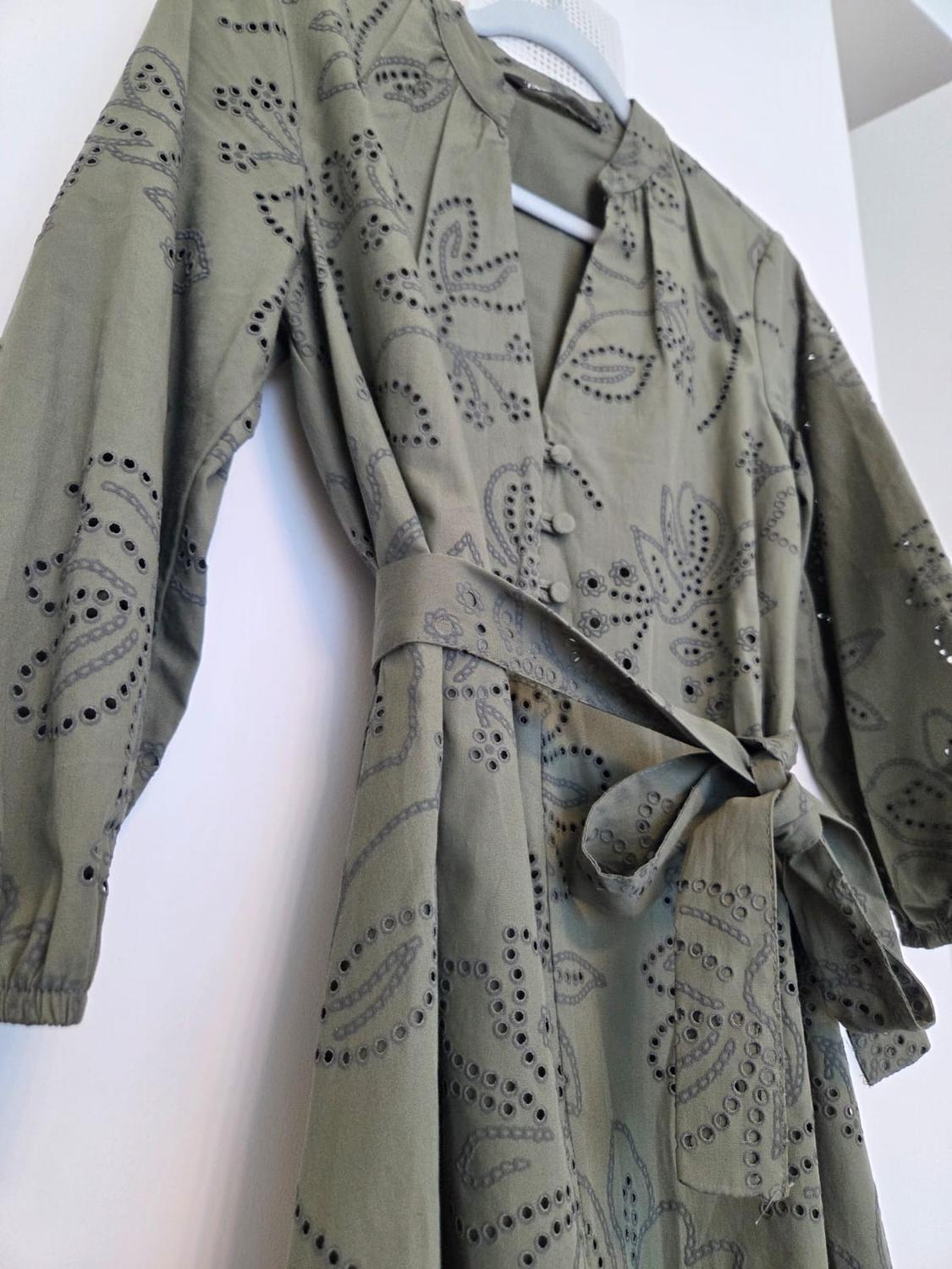 RUBBERIZED EMBROIDERY SHORT DRESS - Image 3