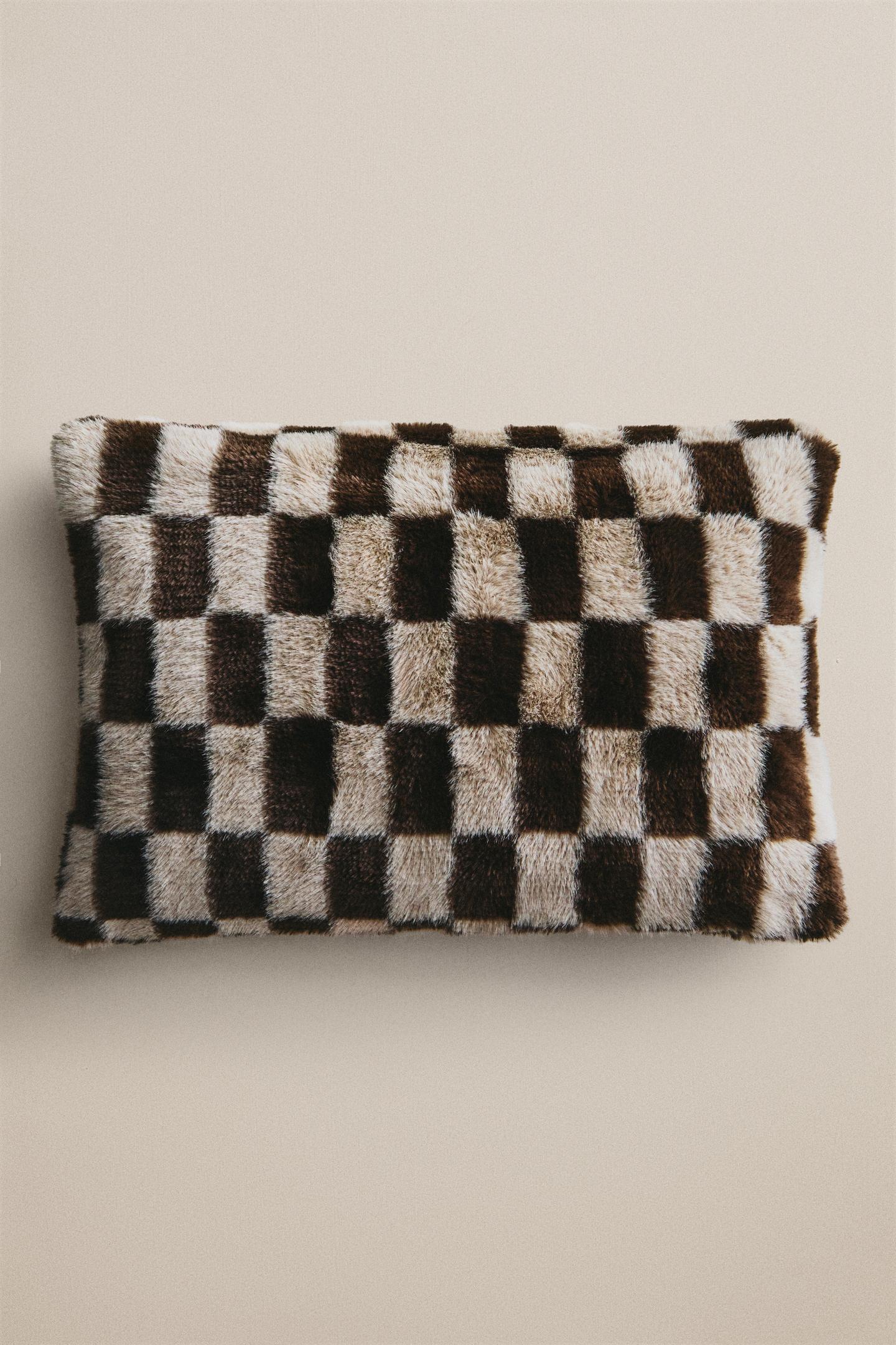 Подушка Zara Checkerboard Fur Throw Pillow Cover, цвет: Светлый бежевый — фото 5