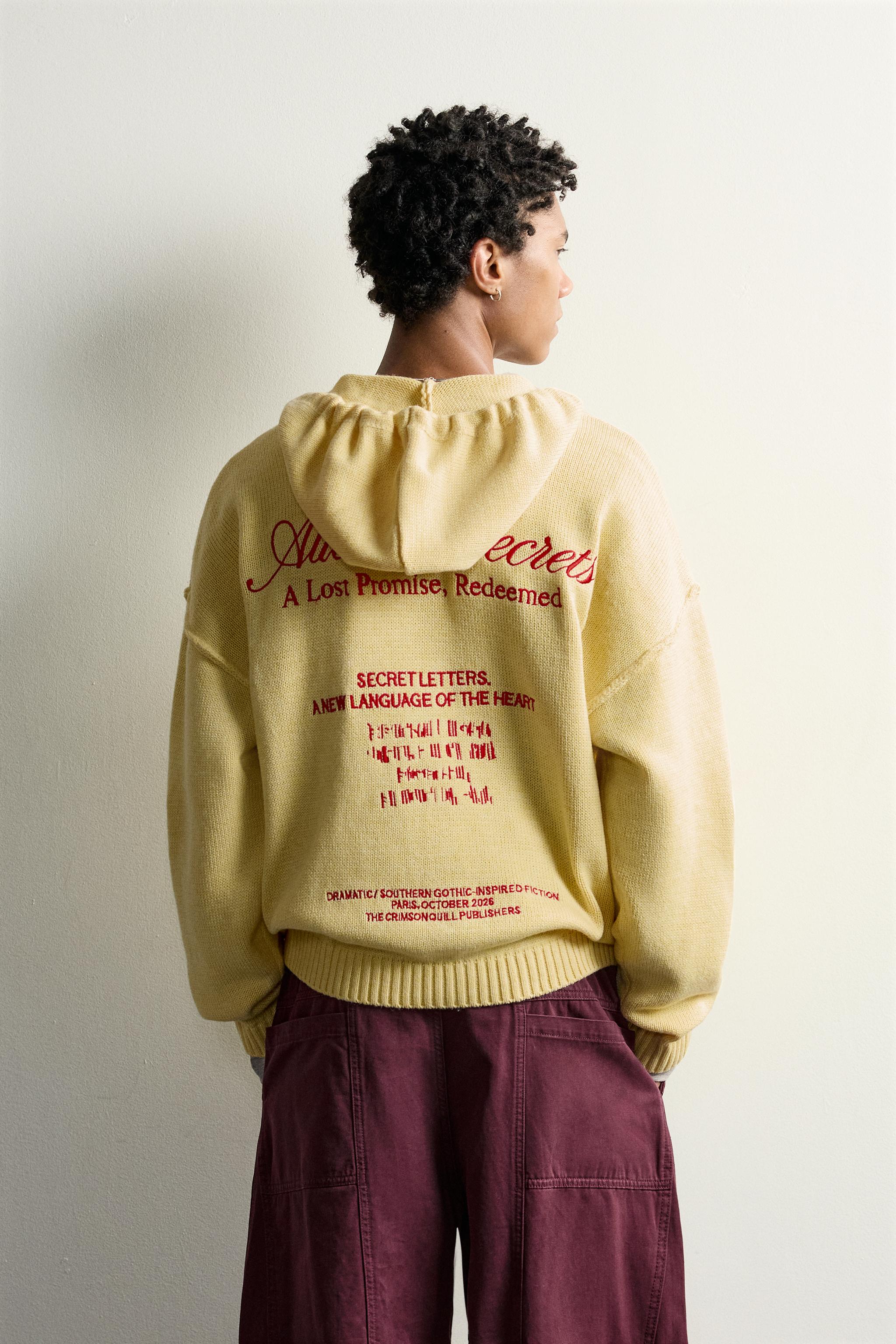 RELAXED FIT EMBROIDERED KNIT HOODIE