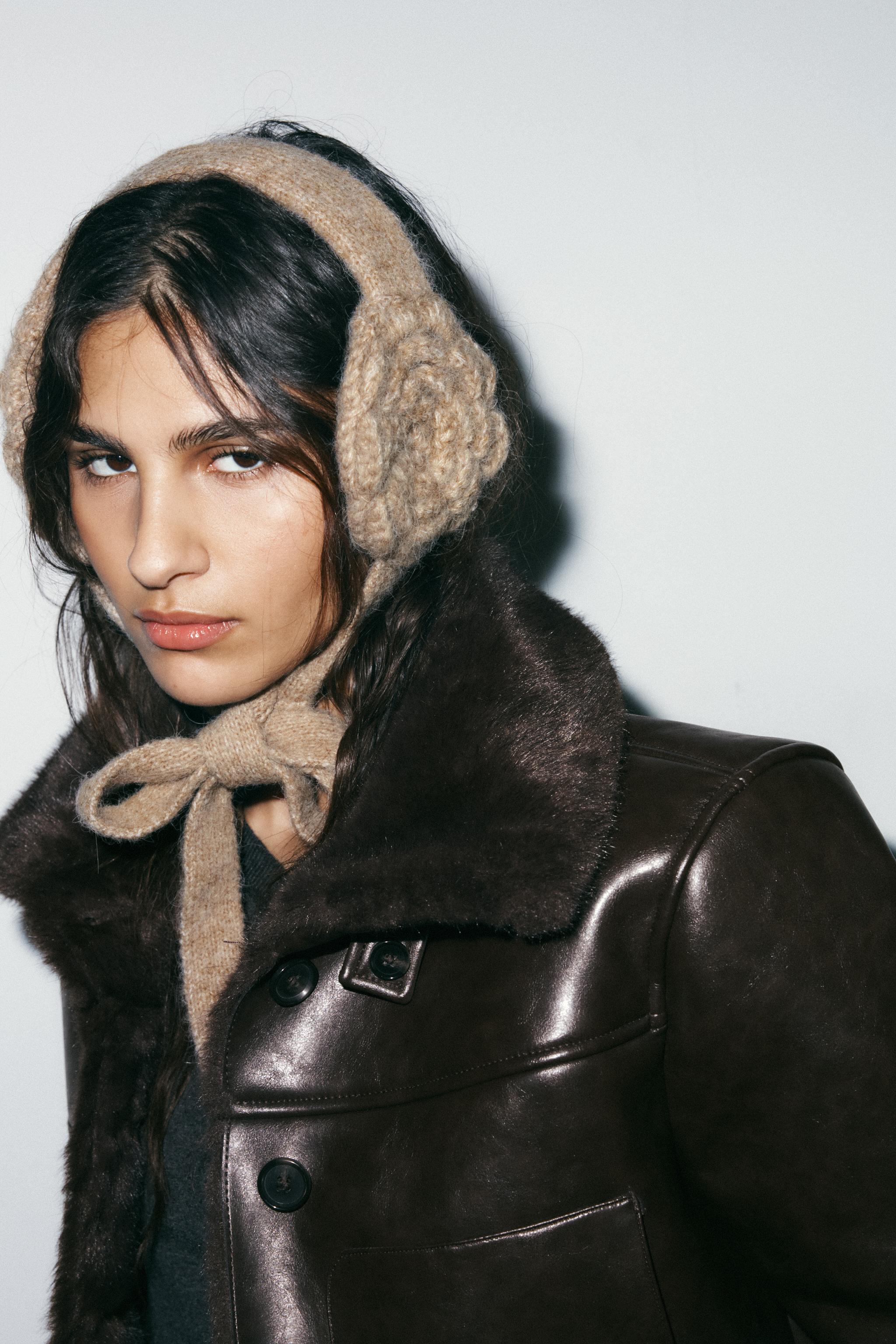 クロシェ編みニットイヤーマフ - サンド | ZARA Japan / 日本