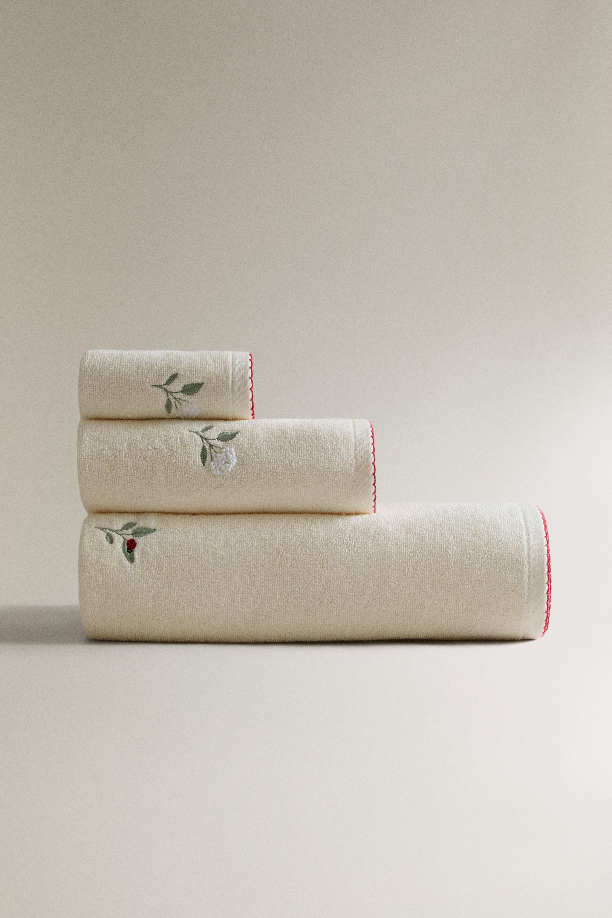 FLORAL EMBROIDERED BATH TOWEL