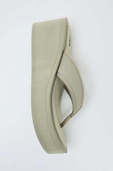 CONTRAST PLATFORM SANDALS - Khaki Green by Zara