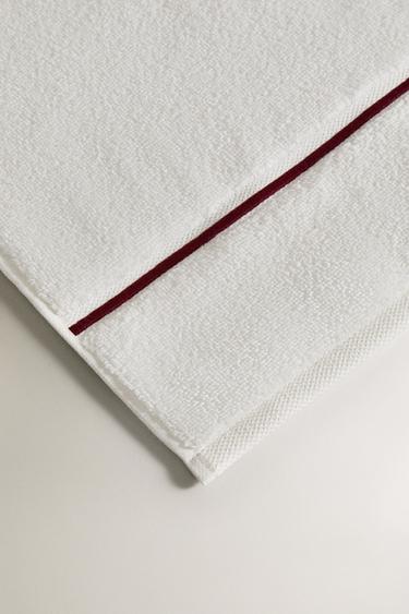 BATH TOWEL WITH EMBROIDERED TRIM - Burgundy by Zara - Image 2