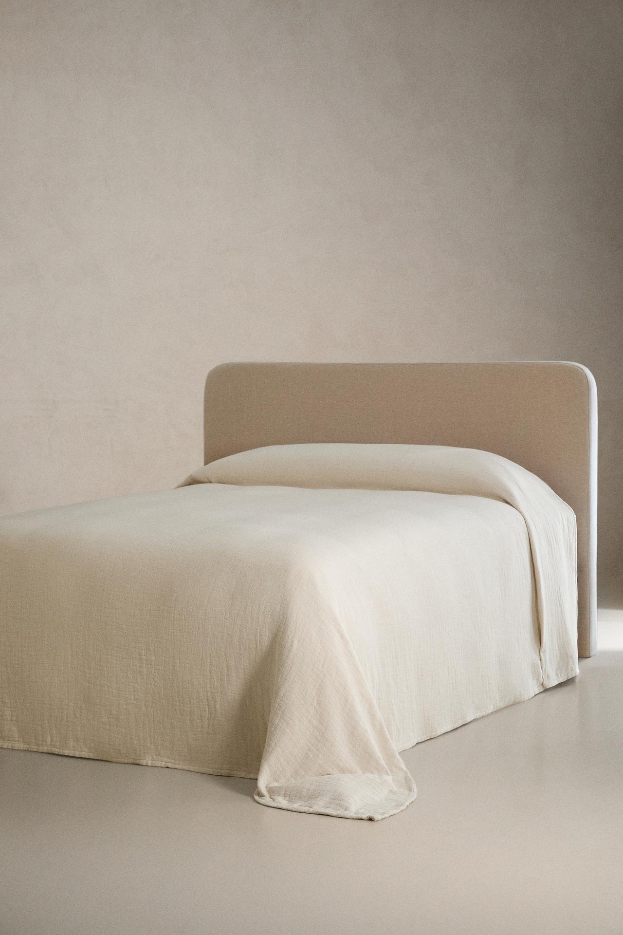 TEXTURED BEDSPREAD — Ecru