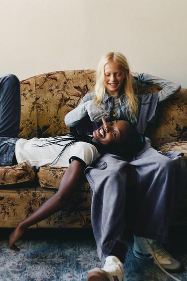 LOOK - BURDEOS/CRUDO de Zara