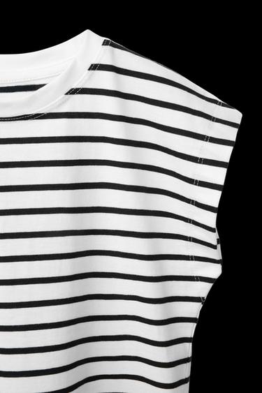 GESTREIFTES T-SHIRT MIT FLÜGELÄRMELN - Gestreift von Zara