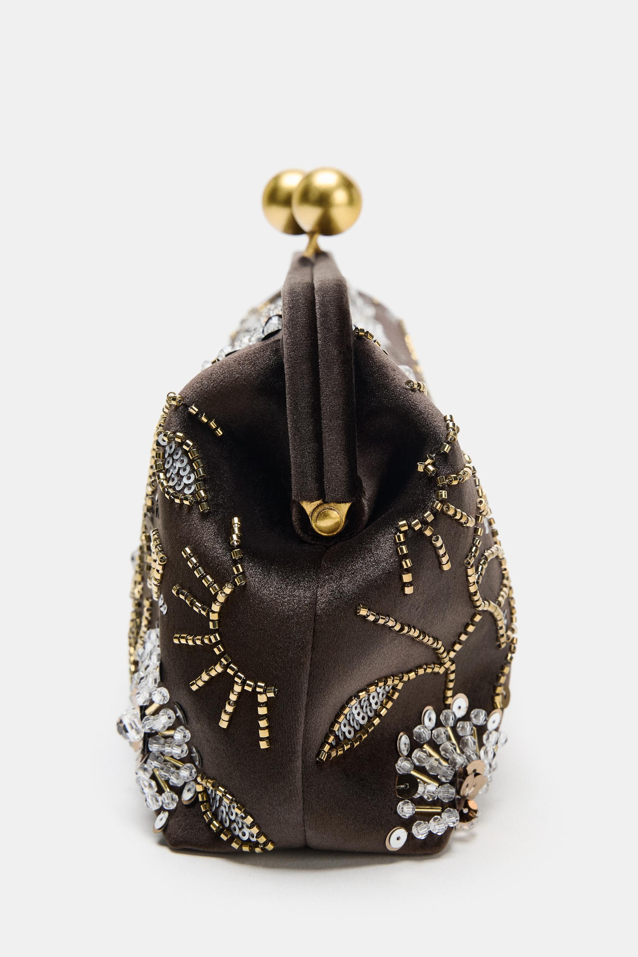 APPLIQUÉ CLUTCH BAG