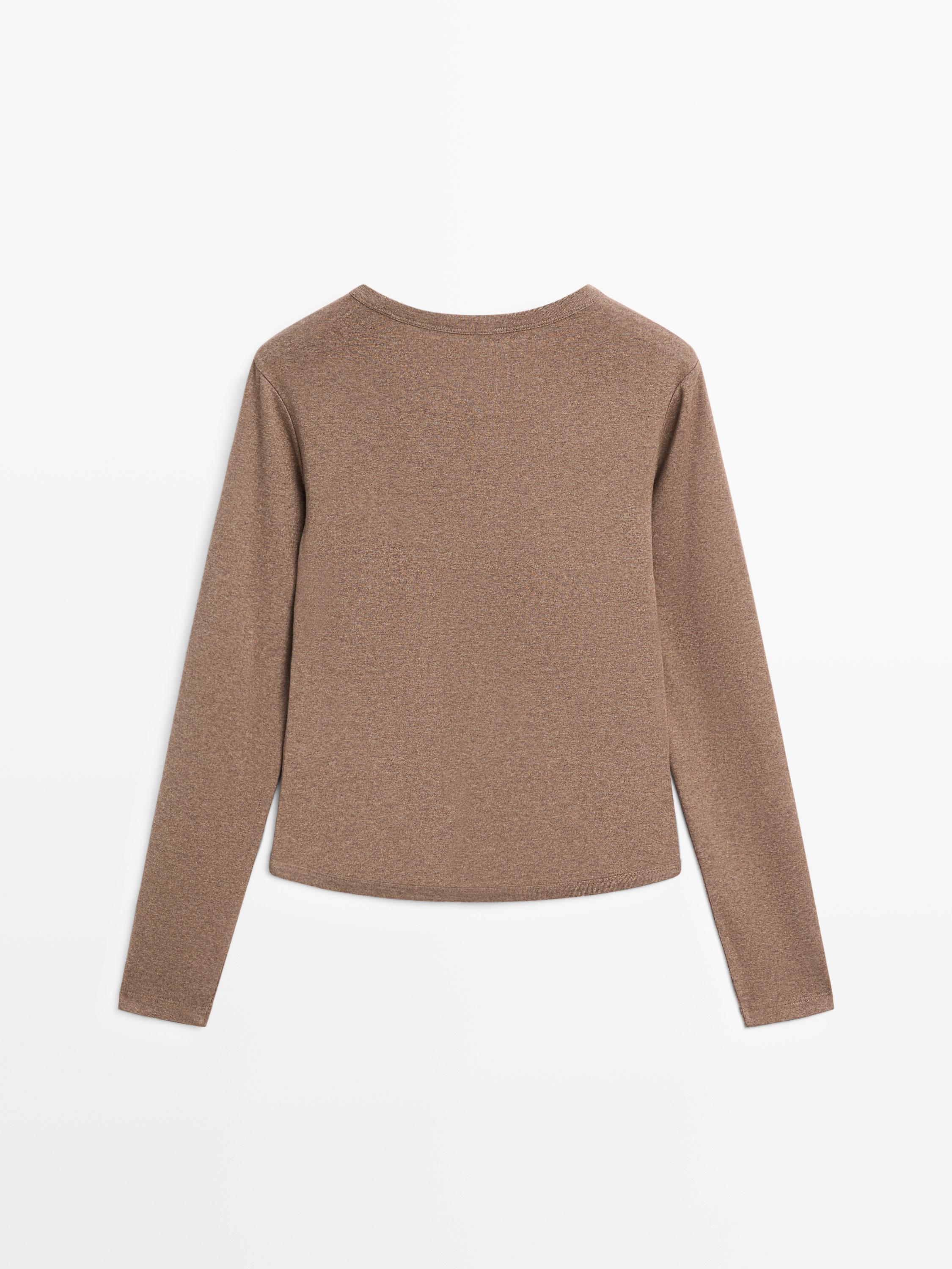 Long sleeve T-shirt with rounded hem