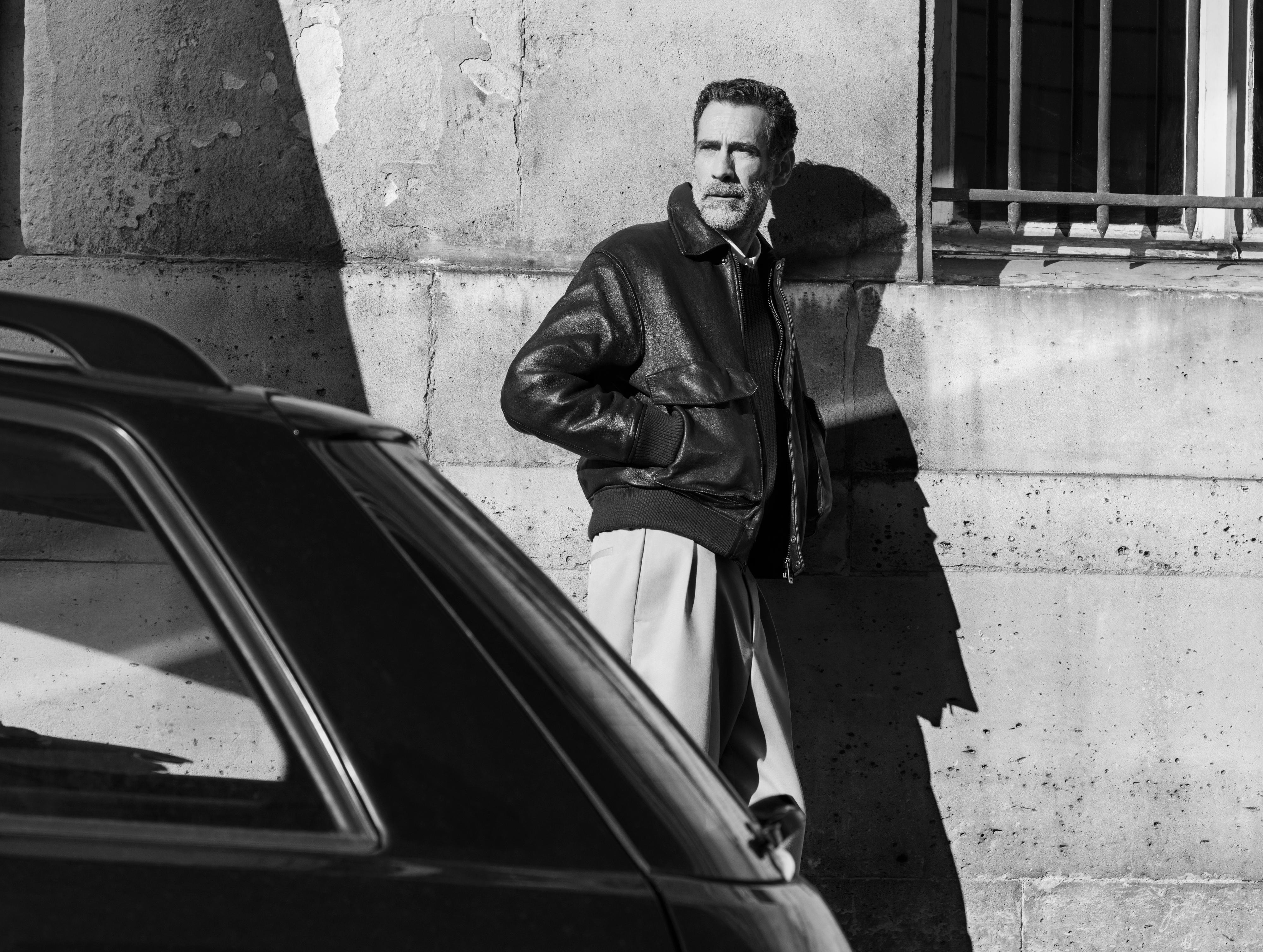 新品未使用　春夏向きZARAセットアップ　細身　COOL素材　ブラック　Ｍ相当 ZARA 未使用品 ザラ サイドジップ ドット ショートパンツ XS