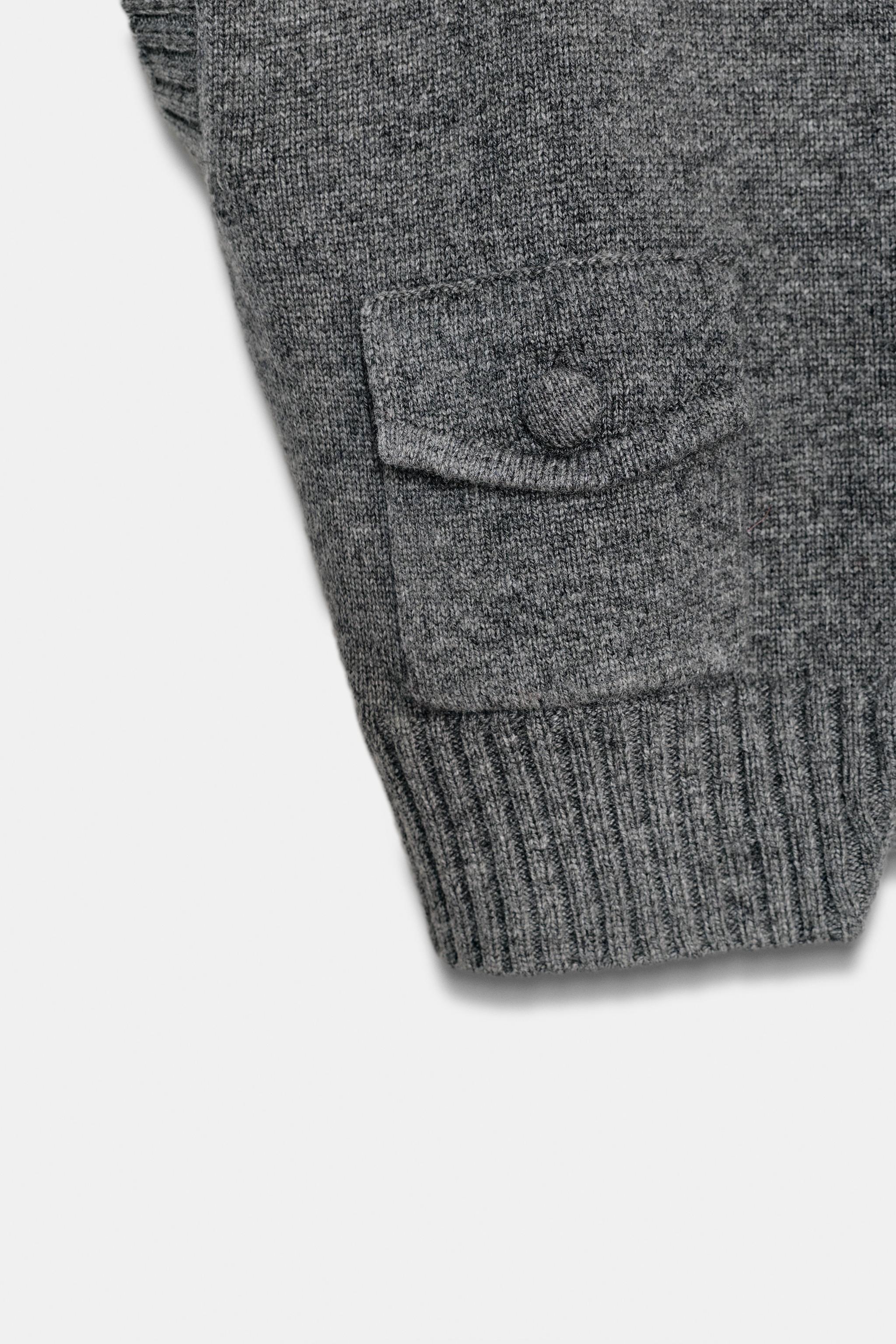GILET EN MAILLE À BOUTONS REVÊTUS