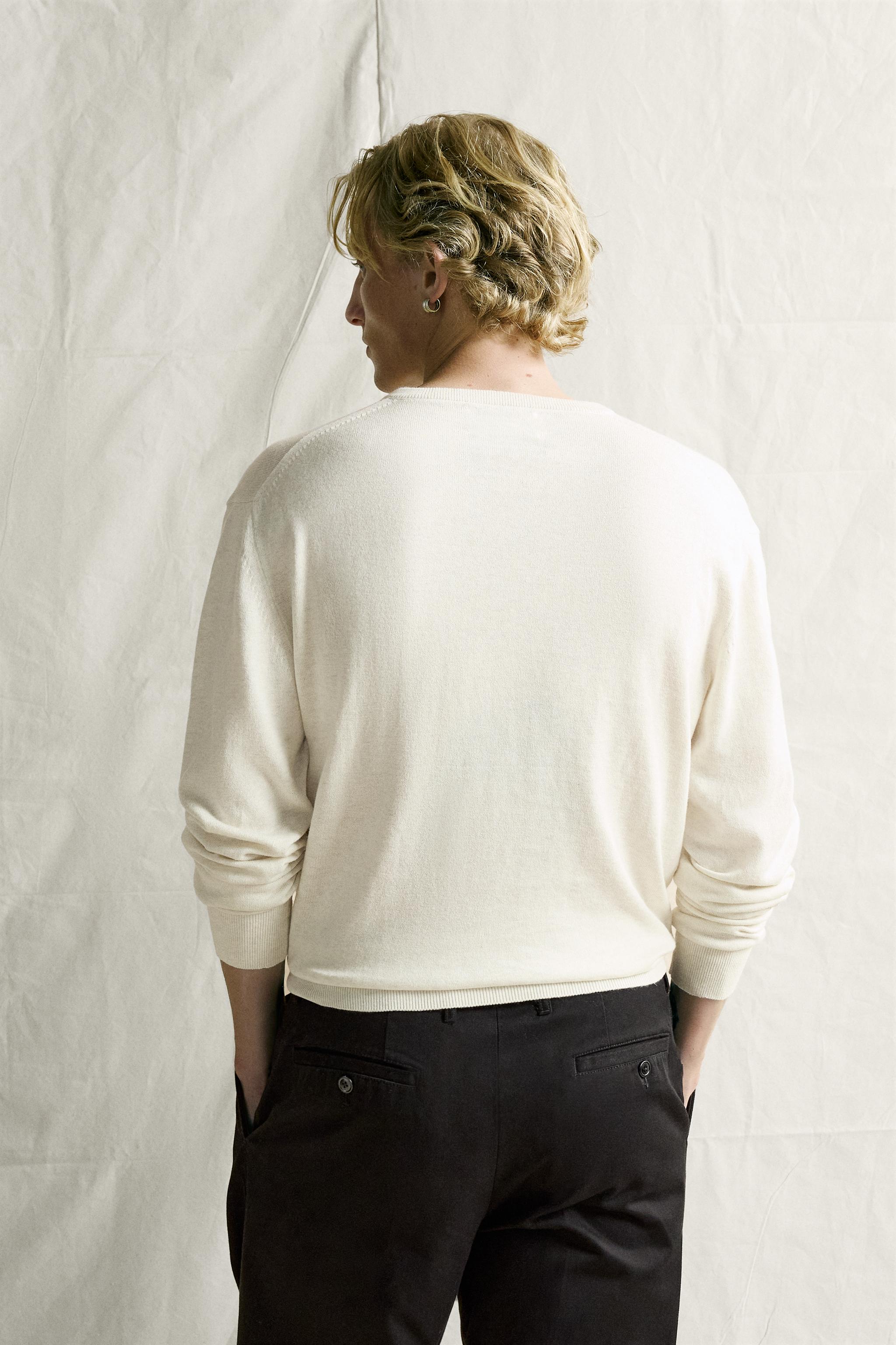 REGULAR FIT V-NECK JUMPER