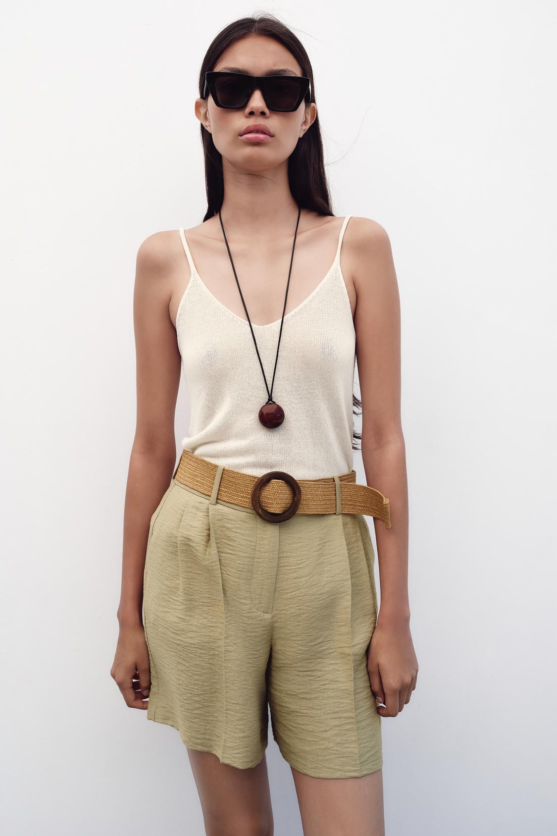 BERMUDA SHORTS WITH DARTS AND BELT