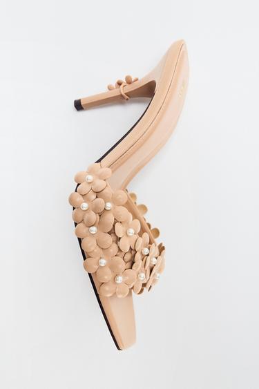 SANDALIA TACÓN APLIQUES FLORES - Beige de Zara