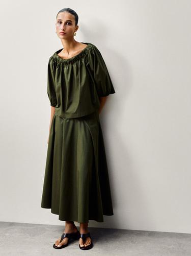 Top volumen escote barco - Verde oscuro de Zara