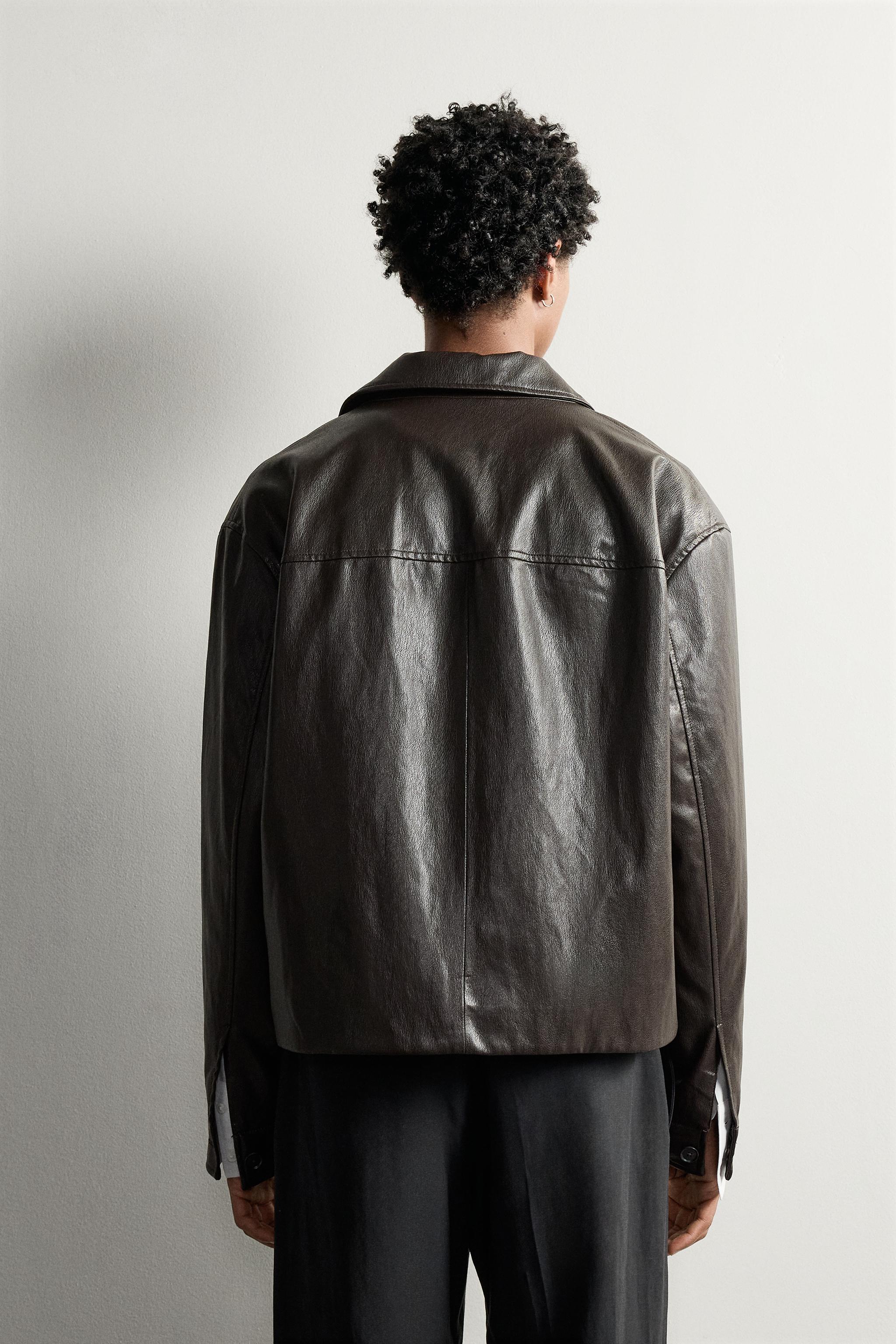 BLOUSON COURT EN MATIÈRE SYNTHÉTIQUE