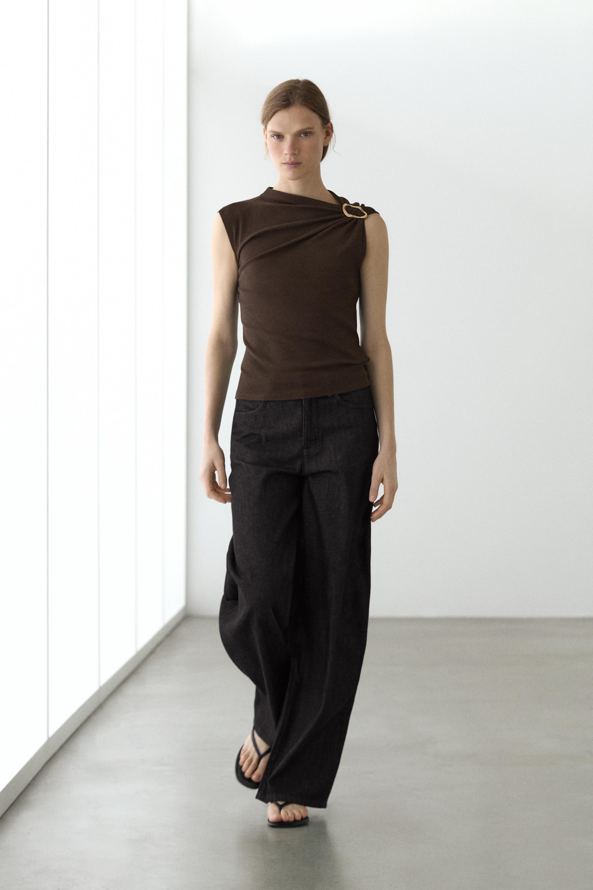 Top asymétrique avec bijou