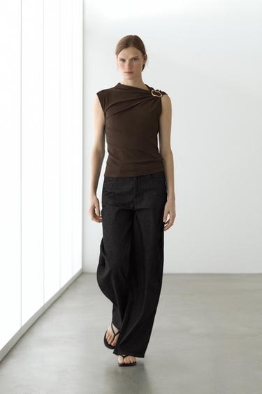 Top asimétrico detalle joya - Marrón de Zara - Imagen 0