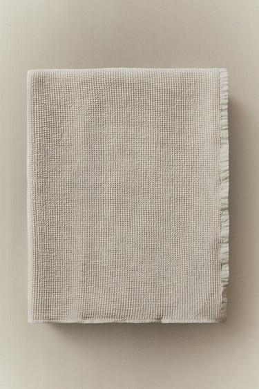 TEXTURED WAFFLE-KNIT BATH TOWEL - Ivory by Zara