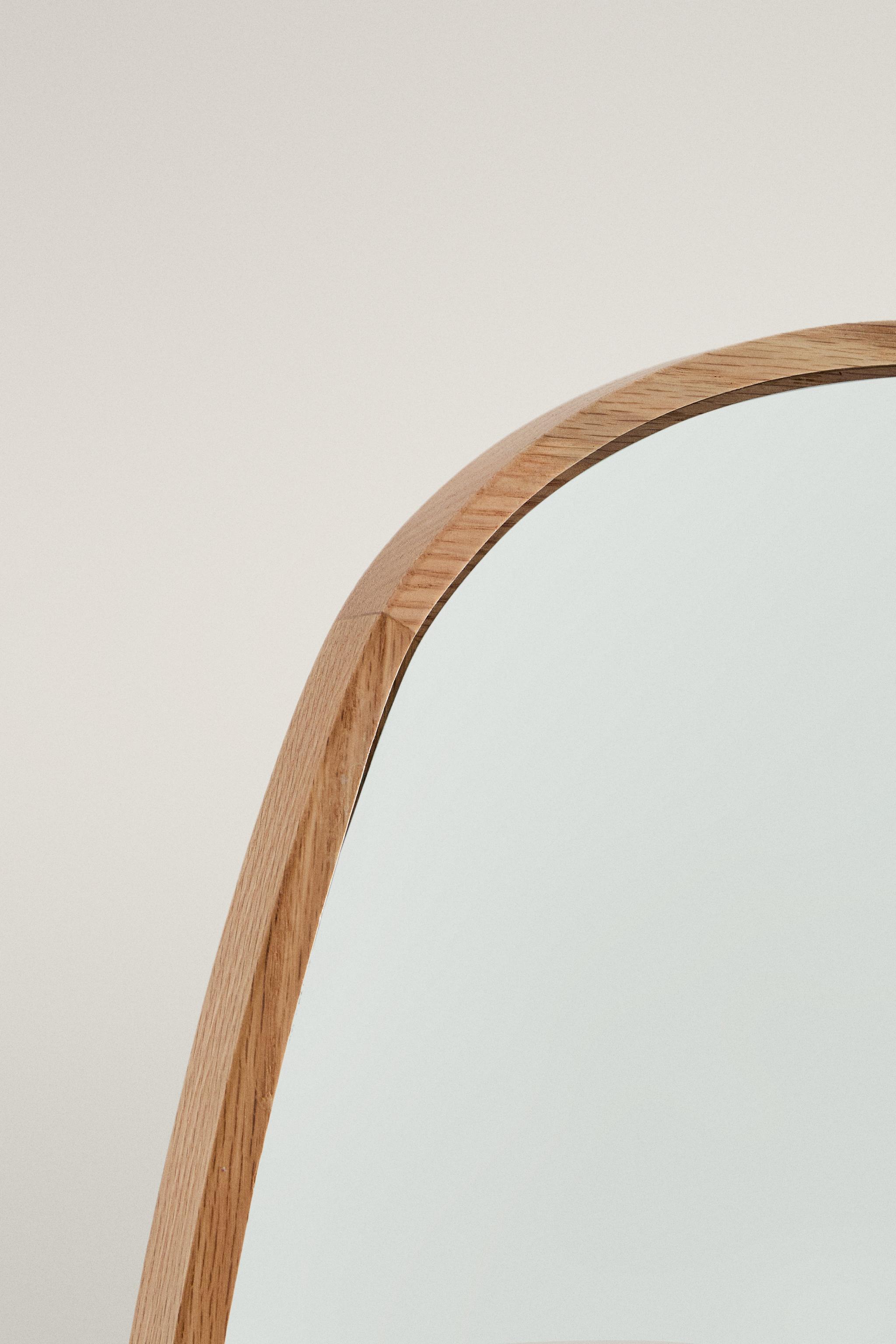 IRREGULAR STEM MIRROR