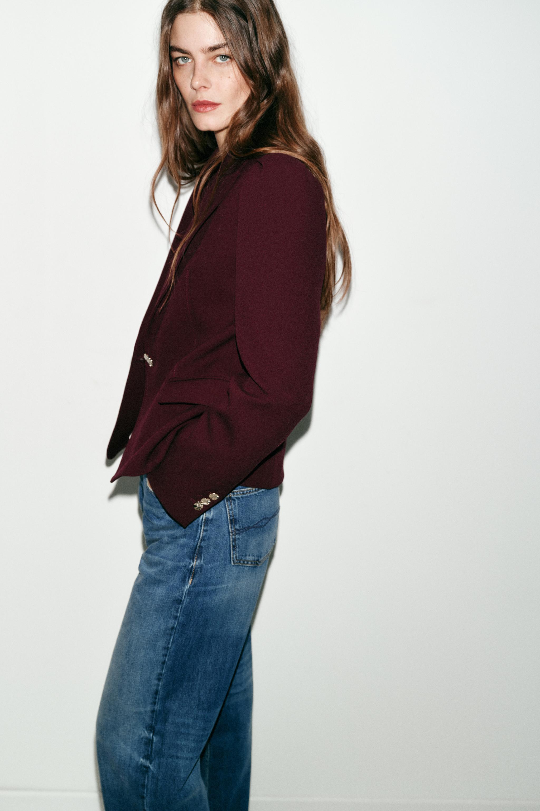 TAILORED BLAZER WITH PRONOUNCED SHOULDERS