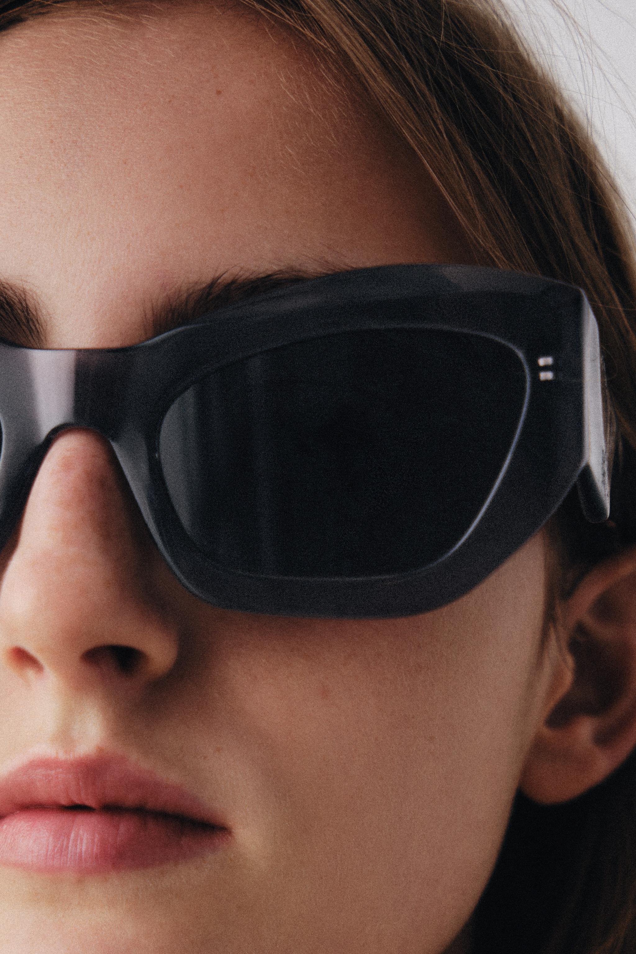 CAT EYE SUNGLASSES — Gray