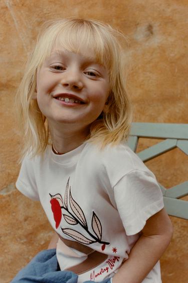 Zaras T-SHIRT MED LAPP MED BRODERI - Naturfärg