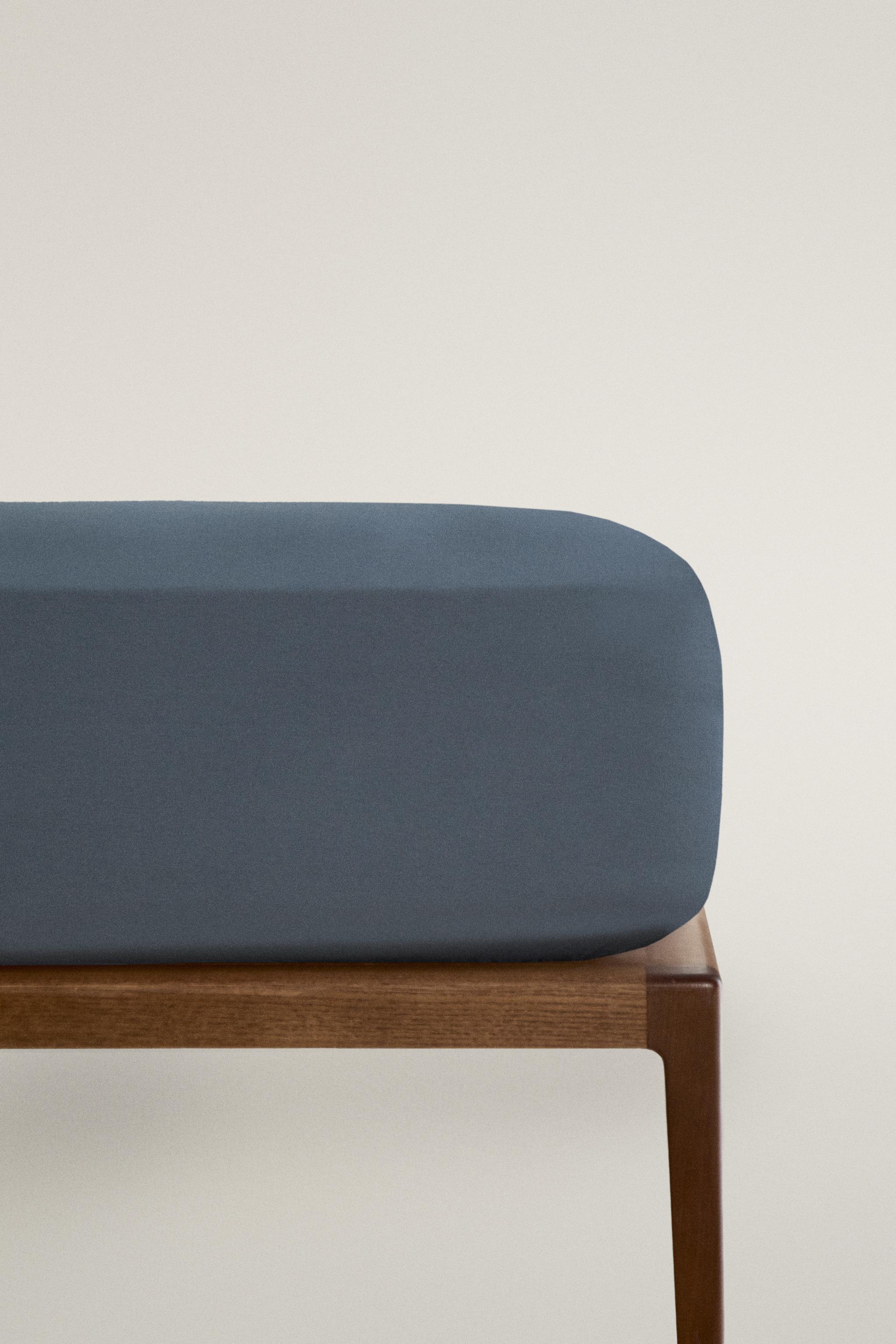 COTTON FITTED SHEET — Mid-blue