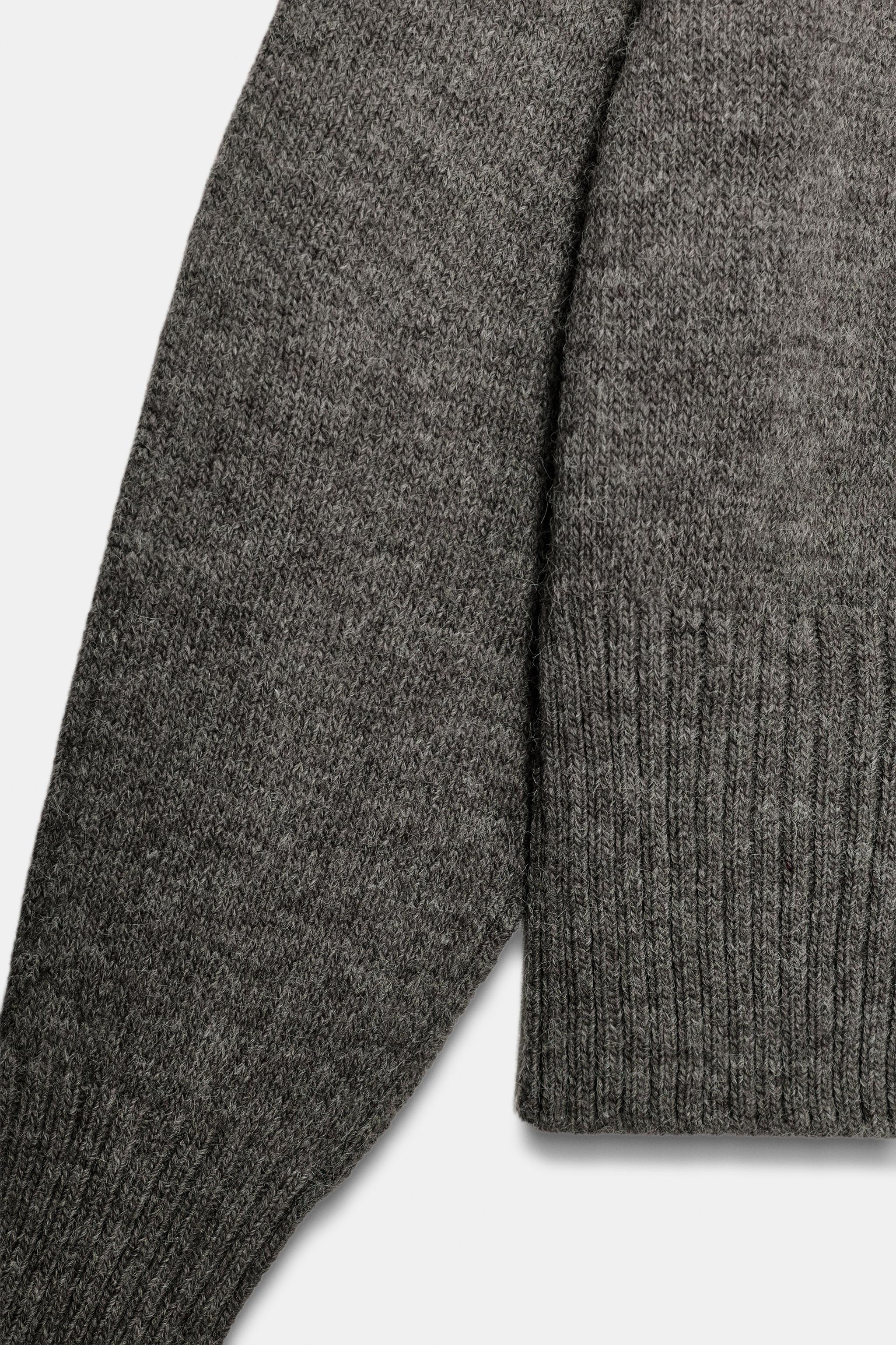 PULL EN MAILLE À COUTURES MARQUÉES AUX ÉPAULES