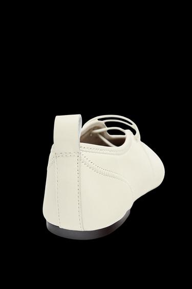 BAILARINA PIEL PESPUNTES - Blanco de Zara