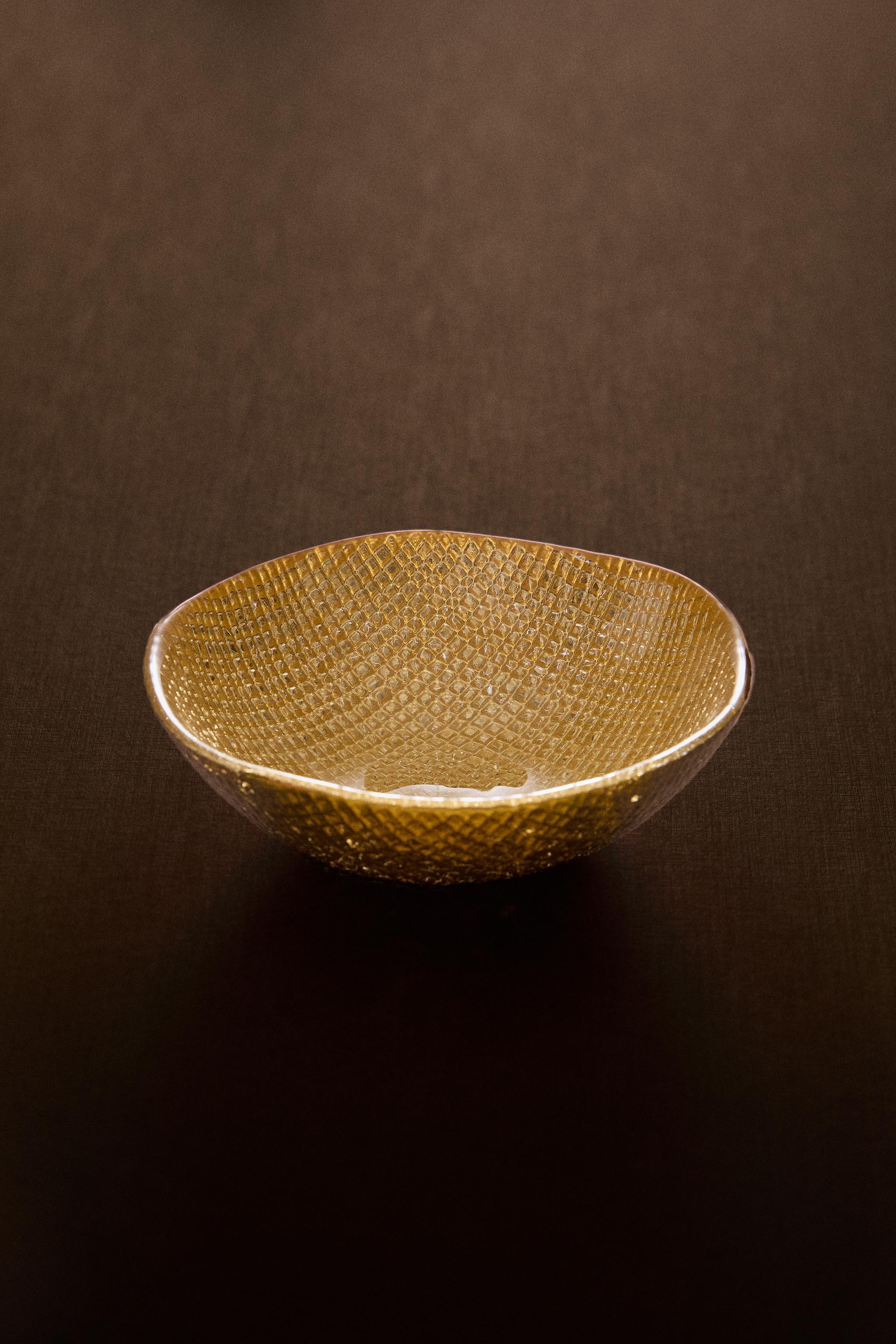 IRREGULAR GOLDEN GLASS BOWL