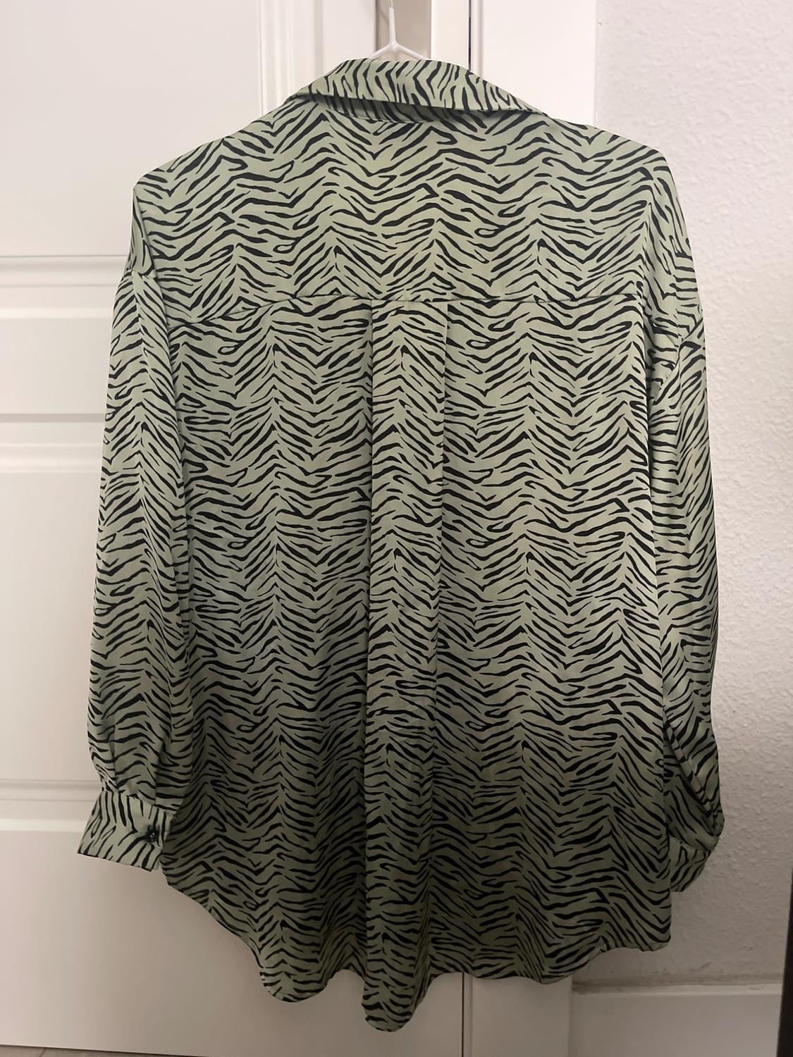OVERSIZE ANIMAL PRINT BLOUSE - Image 2