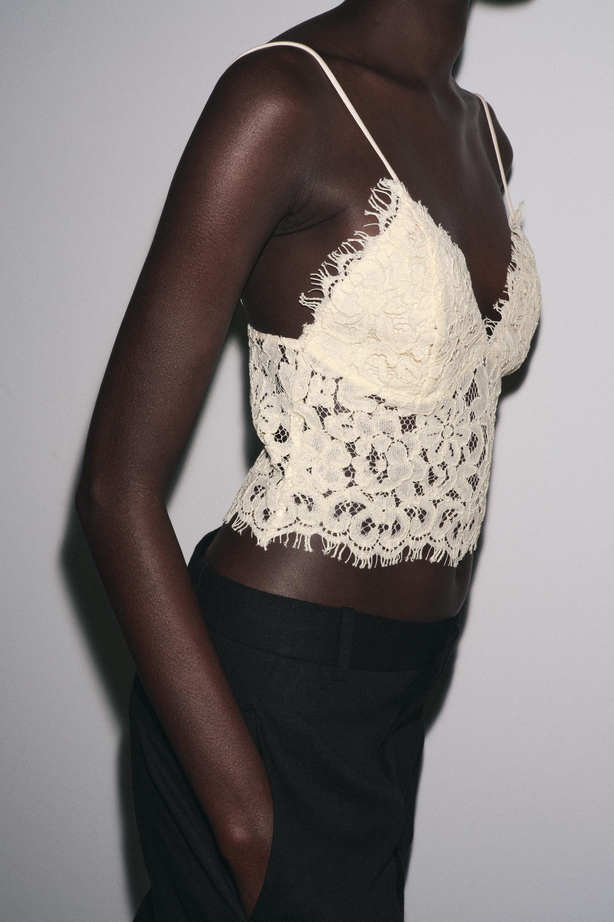 EMBROIDERED CROPPED TOP