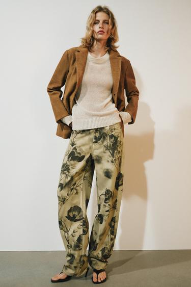 جينز ZW COLLECTION بقصة BARREL وخصر متوسط مزين بالزهور - بيج داكن by Zara